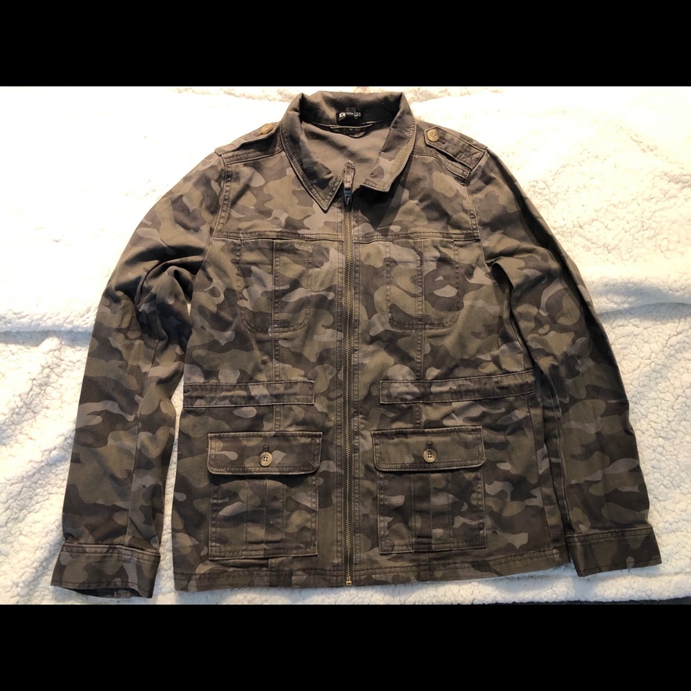 Woman camo utility jacket